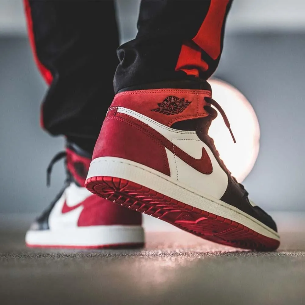 Air Jordan 1 Retro High OG "Summit Red"