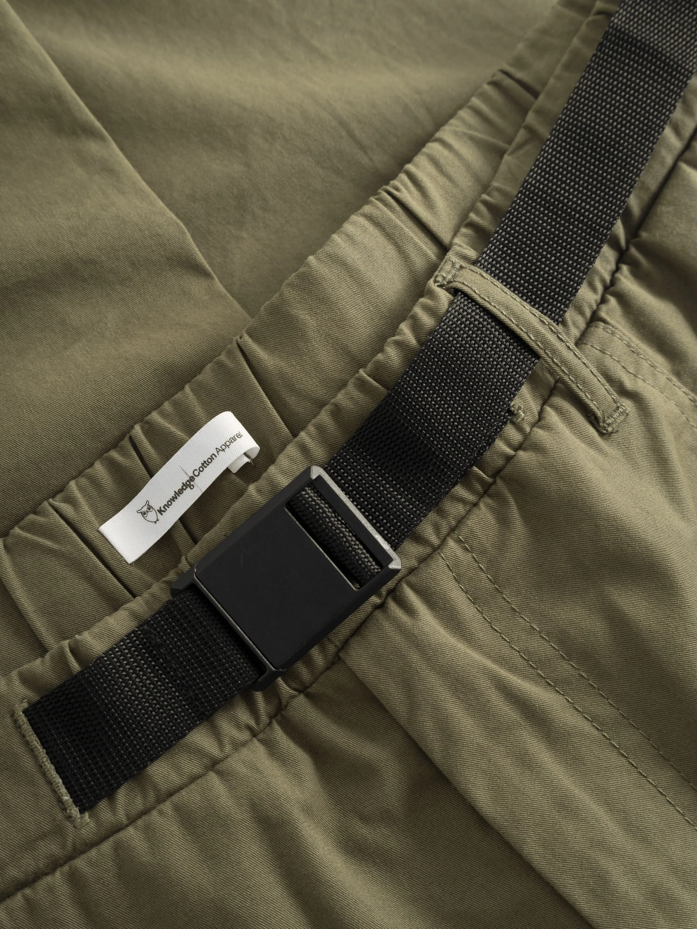 Knowledge Cotton Apparel Men&#x27;s Birch Hybrid Twill Belt Cargo Pants Dark Olive | Buy Knowledge Cotton Apparel Men&#x27;s Birch Hybrid Twill Belt Cargo Pants Dark Olive here | Outnorth